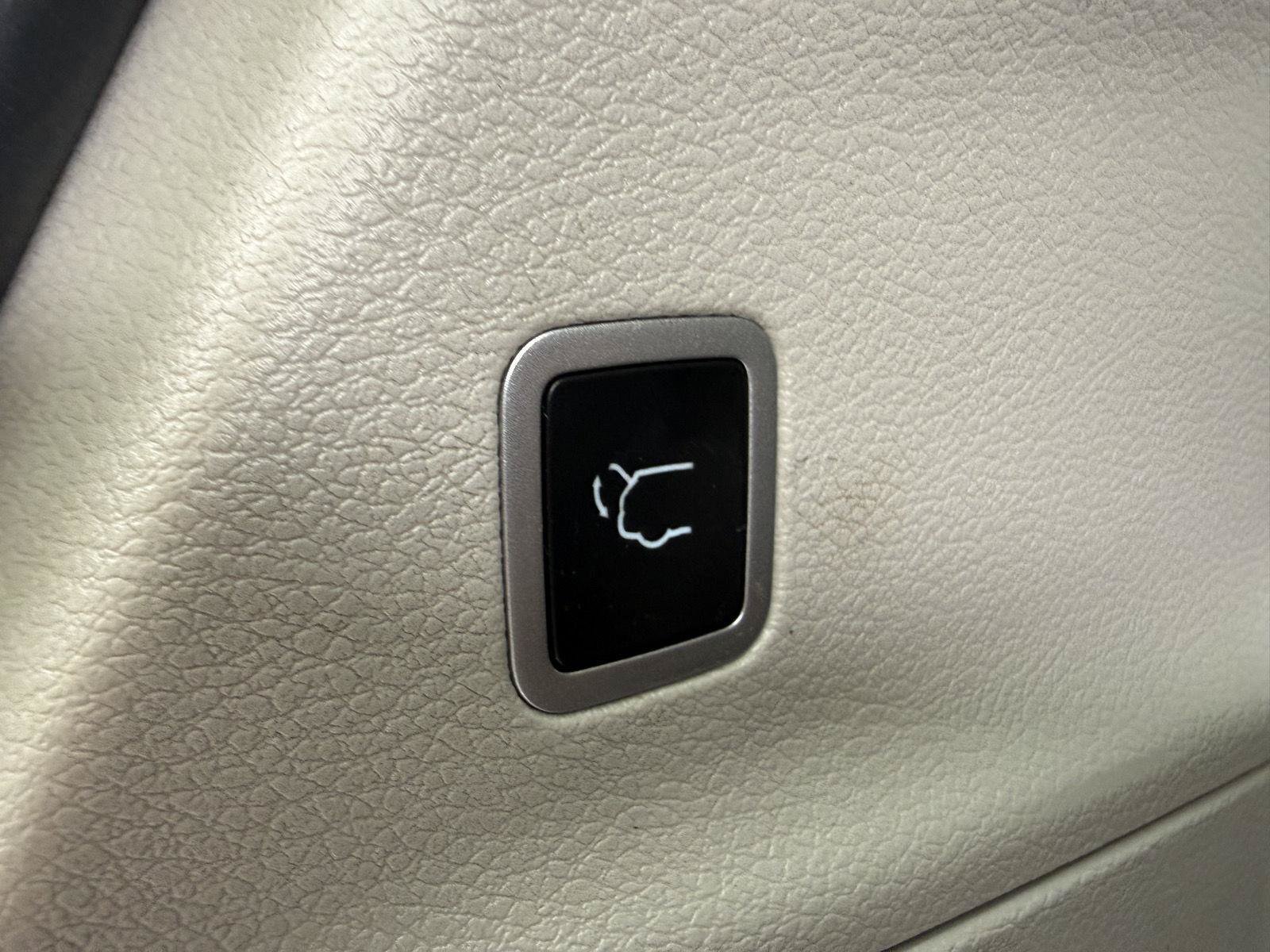 Used 2024 Chrysler Pacifica Touring-L FWD image 23