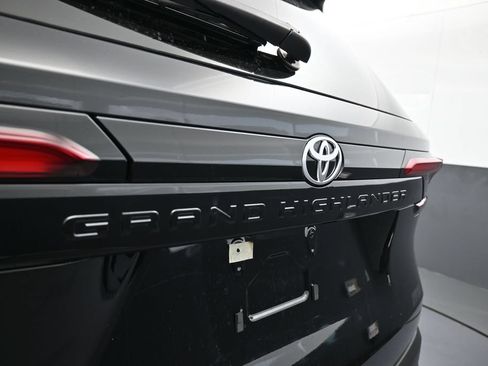 Used 2025 Toyota Grand Highlander FWD image 34