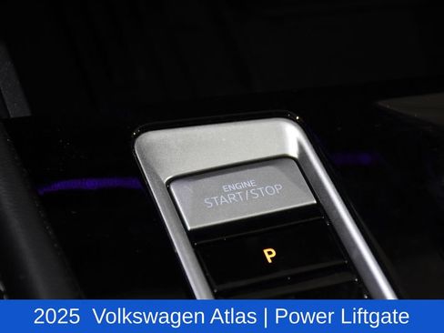 Used 2025 Volkswagen Atlas SEL AWD/4WD image 14