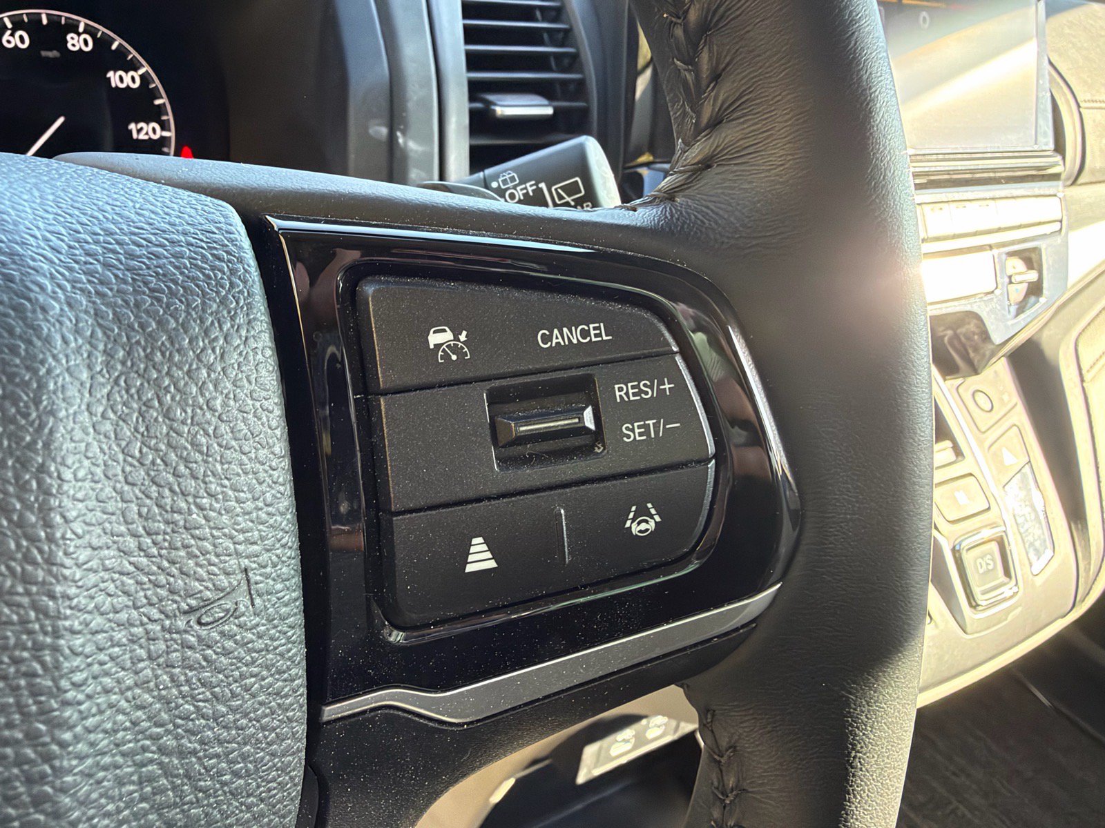 Used 2025 Honda Odyssey EX-L image 27