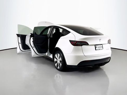 Used 2022 Tesla Model Y Long Range image 30