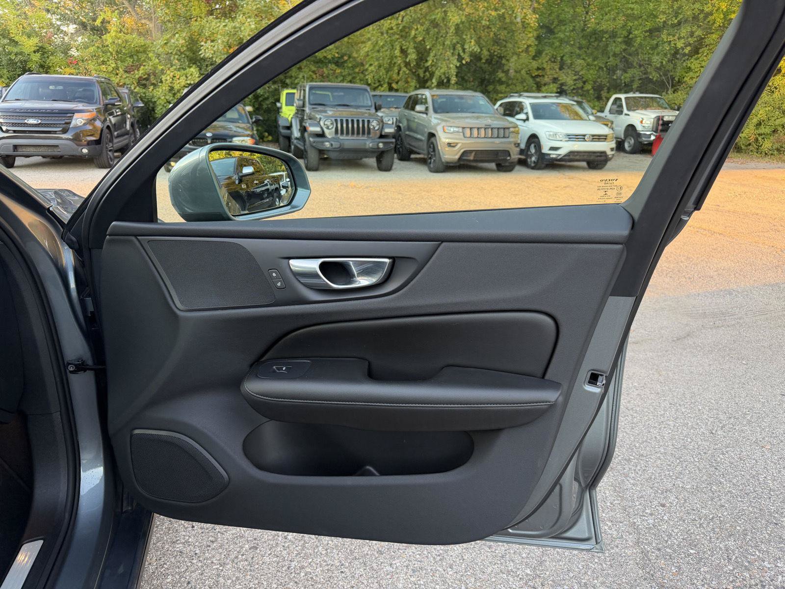 Used 2020 Volvo S60 T5 Momentum FWD image 26