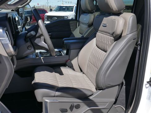 Used 2025 Ford F350 Platinum w/ Platinum Plus Package image 34