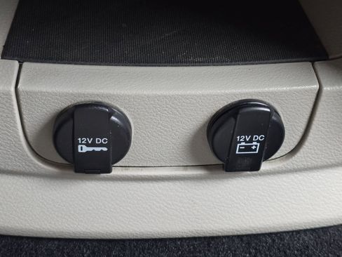 Used 2014 Dodge Grand Caravan SE image 23