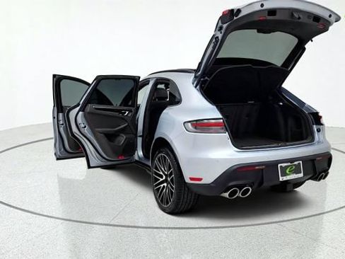 Used 2024 Porsche Macan AWD/4WD image 17