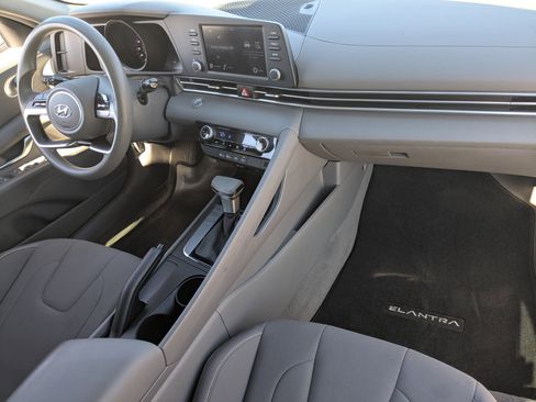 Certified 2023 Hyundai Elantra SEL image 11