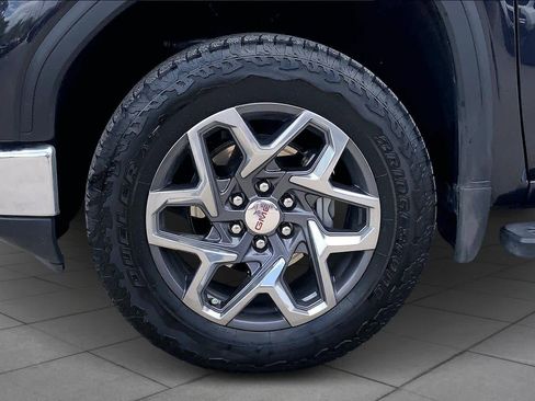 Used 2025 GMC Sierra 1500 SLT image 11
