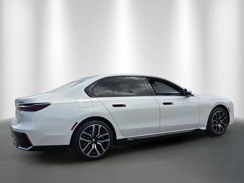 Certified 2025 BMW i7 xDrive60 AWD/4WD image 7