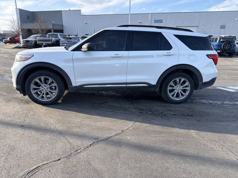 Certified 2022 Ford Explorer XLT w/ Equipment Group 202A image 3
