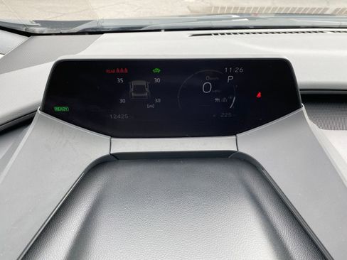 Used 2025 Toyota Prius LE image 40