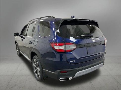 New 2025 Honda Pilot Touring image 3