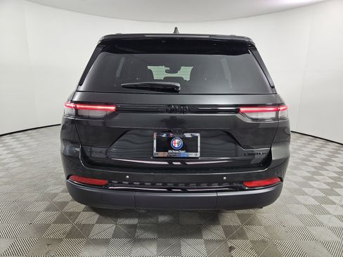 Used 2024 Jeep Grand Cherokee Limited w/ Black Appearance Package AWD/4WD image 6