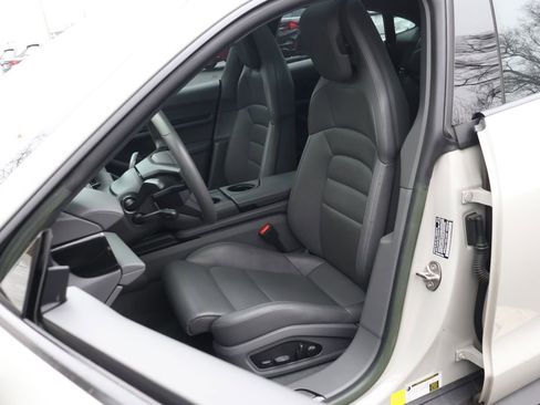 Used 2022 Porsche Taycan image 29