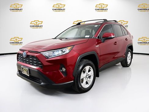 Used 2020 Toyota RAV4 XLE w/ Carpet Mat Package AWD/4WD image 3