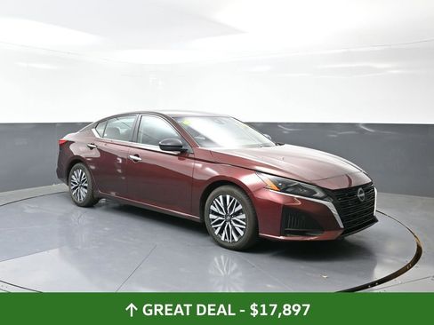 Used 2024 Nissan Altima 2.5 SV image 5