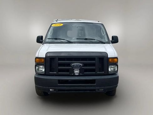 Used 2010 Ford E-150 and Econoline 150 Extended RWD image 2