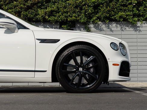 Used 2024 Bentley Flying Spur V8 image 10