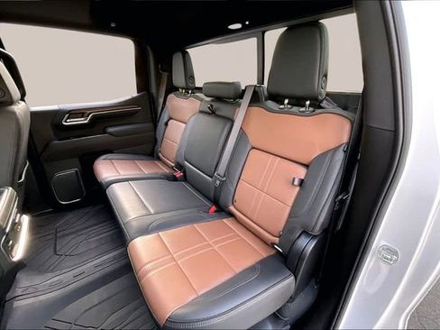 Used 2025 Chevrolet Silverado 1500 High Country image 16