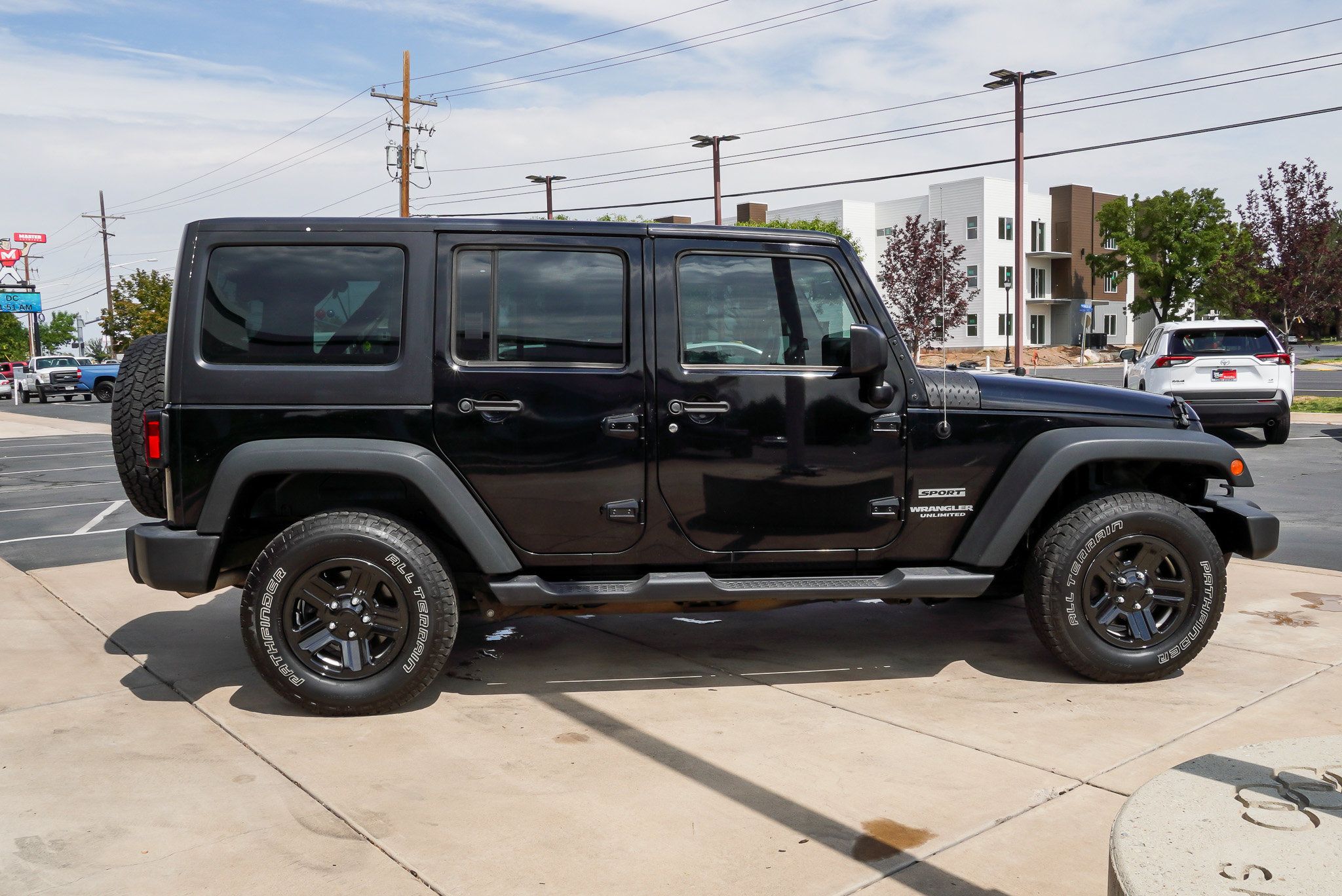 Used 2017 Jeep Wrangler Unlimited Sport w/ Max Tow Package AWD/4WD image 9