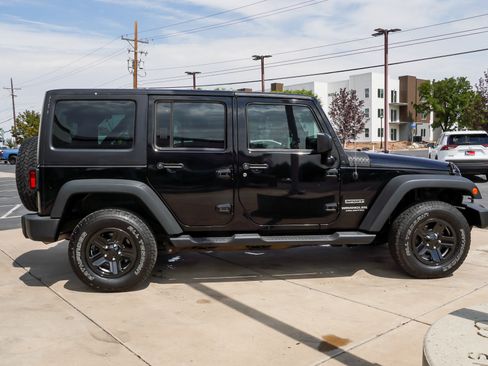 Used 2017 Jeep Wrangler Unlimited Sport w/ Max Tow Package AWD/4WD image 9