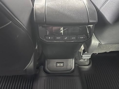 Used 2023 Toyota Highlander XLE AWD/4WD image 20