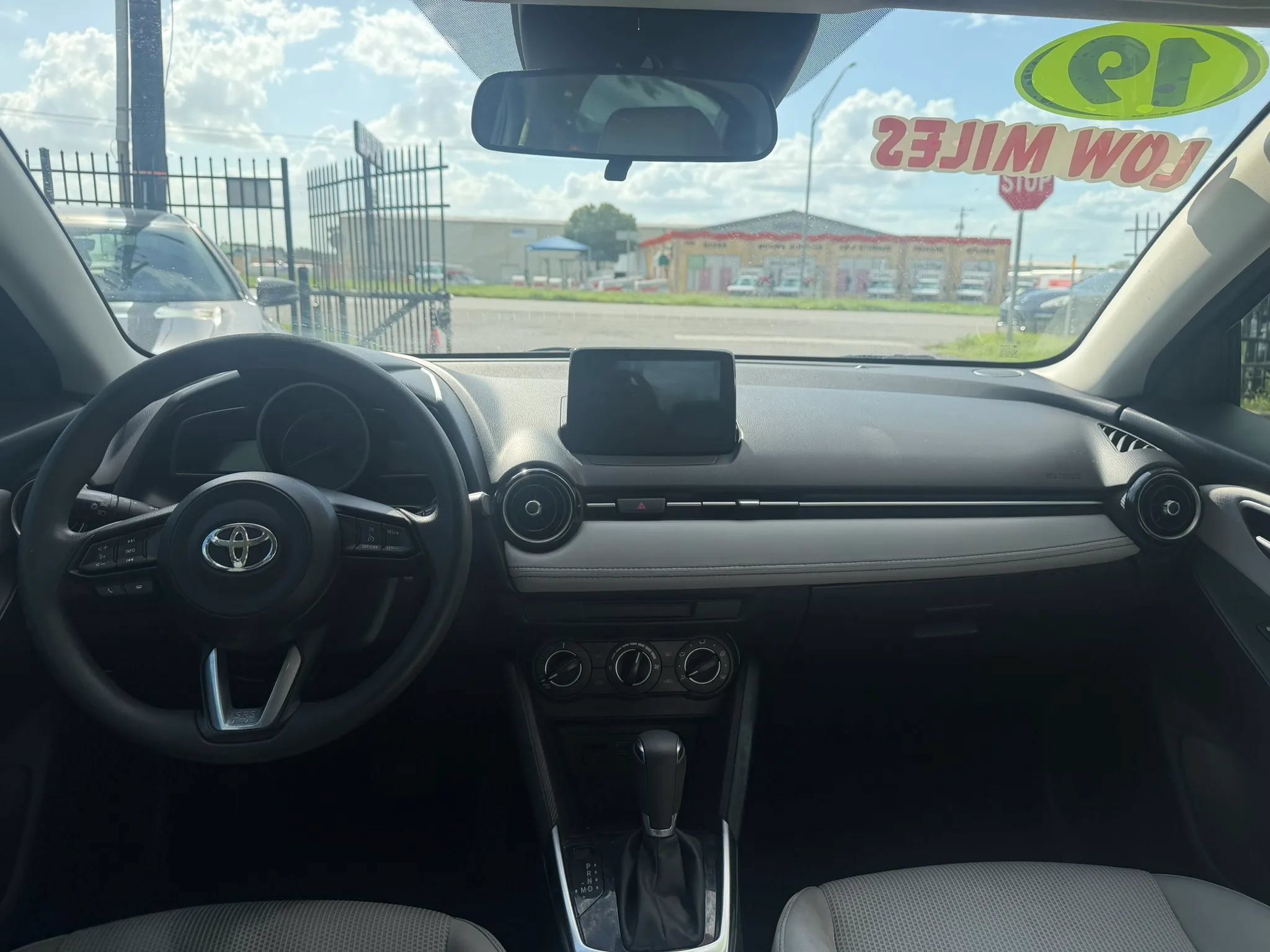Used 2019 Toyota Yaris LE FWD image 7