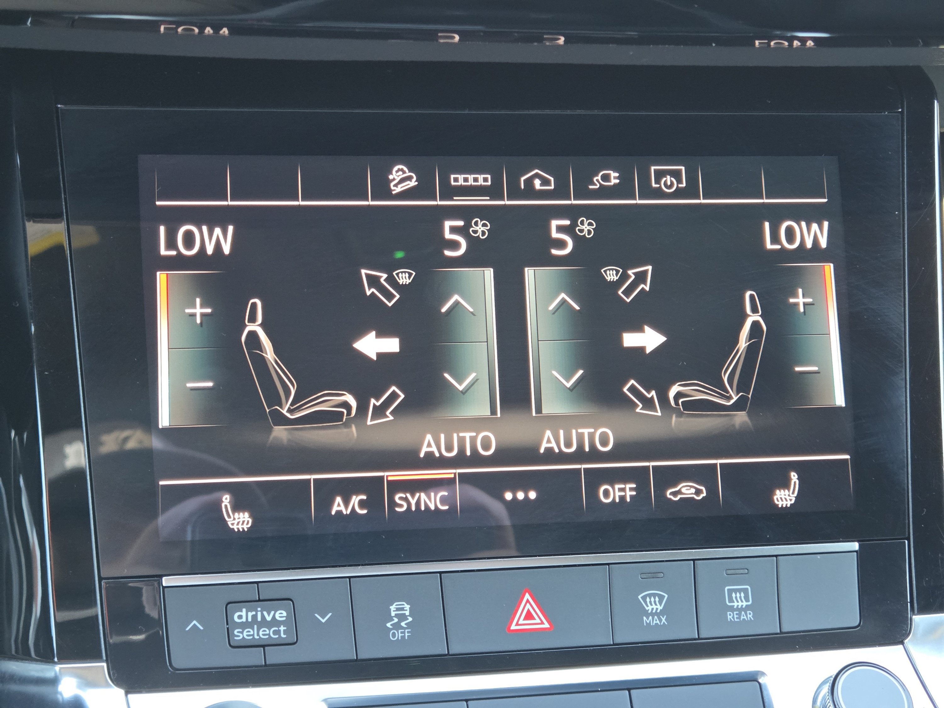 Used 2024 Audi Q8 e-tron Premium AWD/4WD image 34