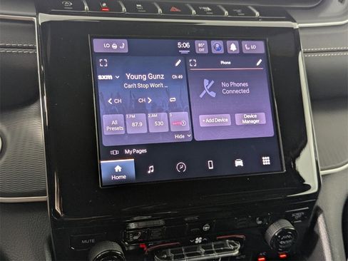 New 2025 Jeep Grand Cherokee Altitude image 23