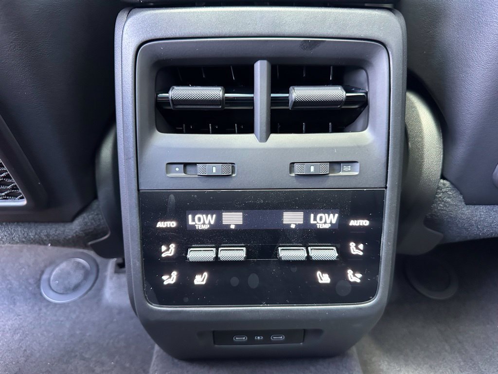 Used 2026 Porsche Macan 4S Electric AWD/4WD image 40