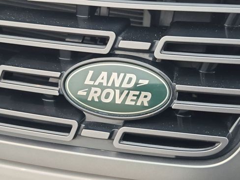 Used 2025 Land Rover Range Rover Sport SE AWD/4WD image 3
