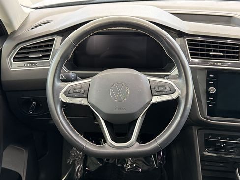Used 2024 Volkswagen Tiguan SE AWD/4WD image 18