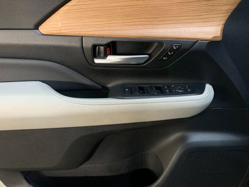 Used 2024 Toyota Grand Highlander Limited image 11