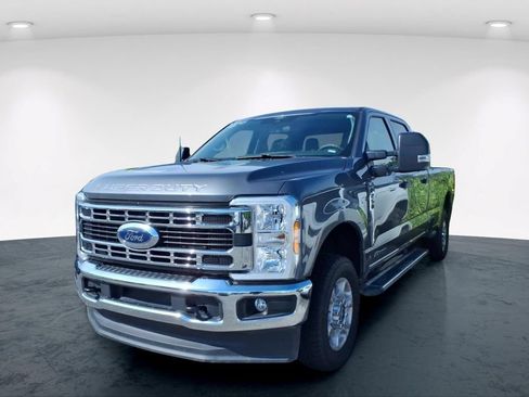 Used 2025 Ford F250 XLT AWD/4WD image 2