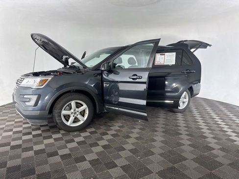 Used 2017 Ford Explorer XLT w/ Equipment Group 202A image 12