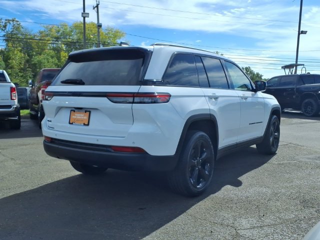 Certified 2023 Jeep Grand Cherokee Altitude AWD/4WD image 7