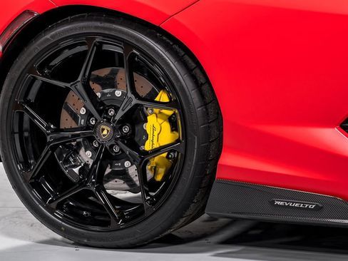 Used 2025 Lamborghini Revuelto image 47