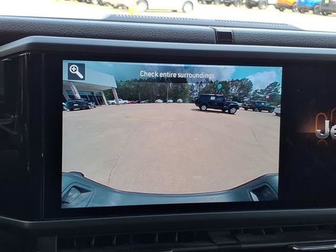 Used 2025 Jeep Gladiator Overland AWD/4WD image 29