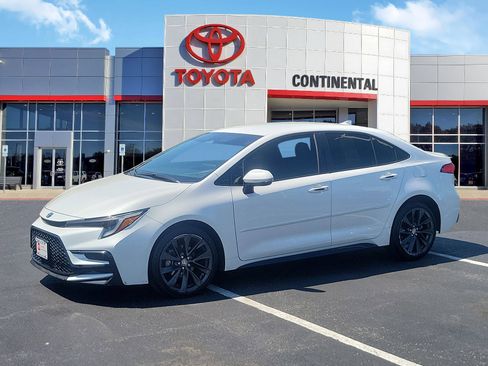 Certified 2024 Toyota Corolla SE FWD image 3