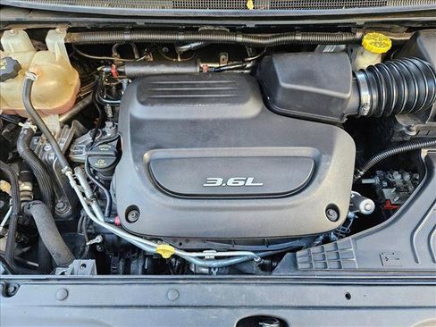 Used 2017 Chrysler Pacifica Limited w/ UConnect Theater Package image 23