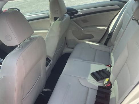 Used 2016 Volkswagen Golf SE FWD image 35