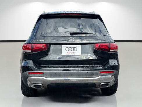 Used 2022 Mercedes-Benz GLB 250 image 4