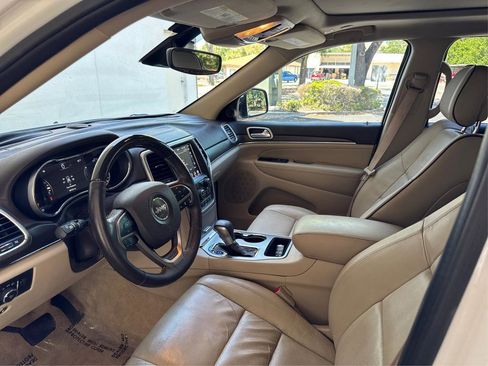 Used 2018 Jeep Grand Cherokee Overland image 9