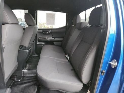 Used 2018 Toyota Tacoma TRD Off-Road w/ Technology Package AWD/4WD image 20