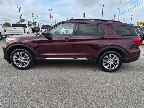 Used 2022 Ford Explorer XLT w/ Equipment Group 202A RWD image 9