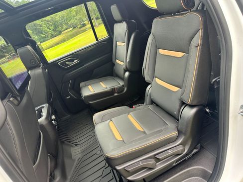 Used 2024 GMC Yukon XL AT4 w/ Technology Package AWD/4WD image 18