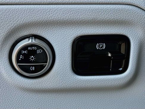 Used 2023 Mercedes-Benz EQE 350+ 4MATIC SUV w/ AMG Line Exterior Package image 10