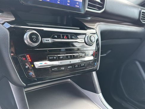 Used 2022 Ford Explorer Limited image 21