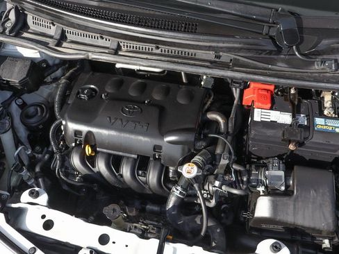 Used 2018 Toyota Yaris LE w/ Carpet Mat Package FWD image 12