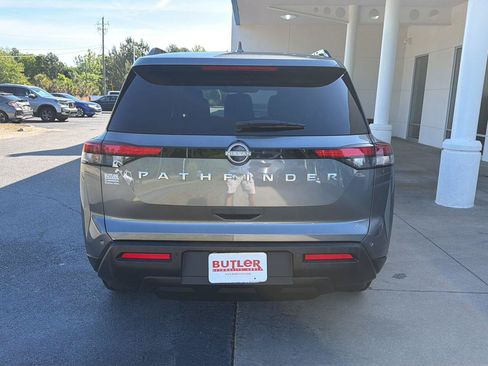 Used 2025 Nissan Pathfinder SV FWD image 5