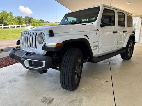 Used 2018 Jeep Wrangler Unlimited Sahara w/ Cold Weather Group AWD/4WD image 10